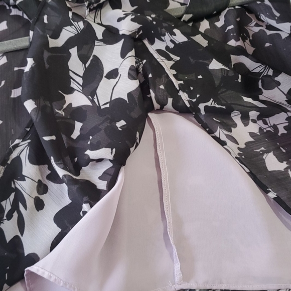 🏷Need Options Petite blouse - Picture 7 of 8